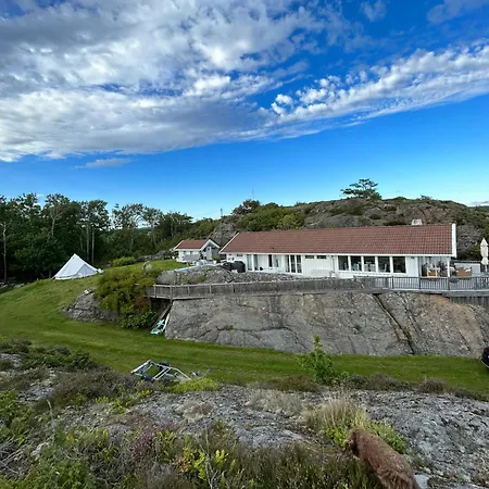 度假居 With Fjord View And Pool