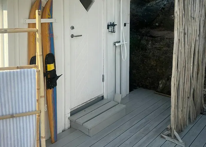 度假居 With Fjord View And Pool *