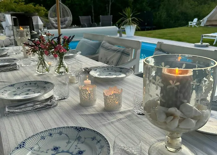 度假居 With Fjord View And Pool