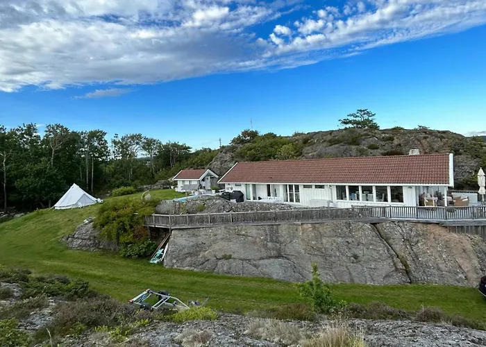 度假居 With Fjord View And Pool