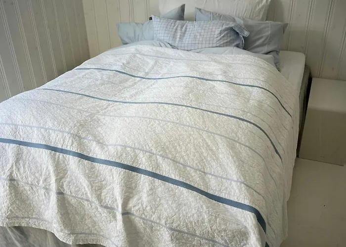 度假居 With Fjord View And Pool